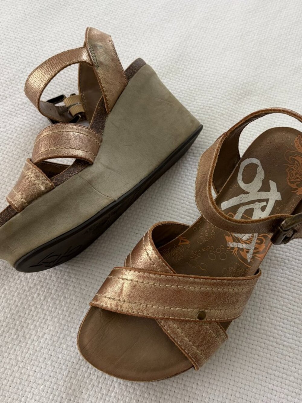 OTBT size 5.5 boho chunky metallic gold platform sandals